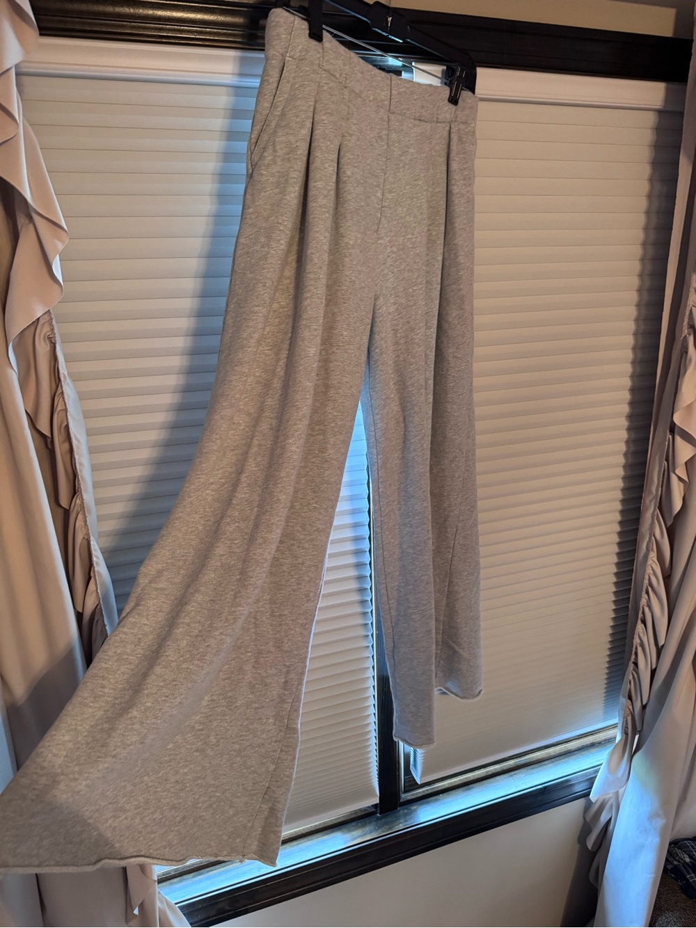 aerie Light Gray Wide-Leg Pleated Pants